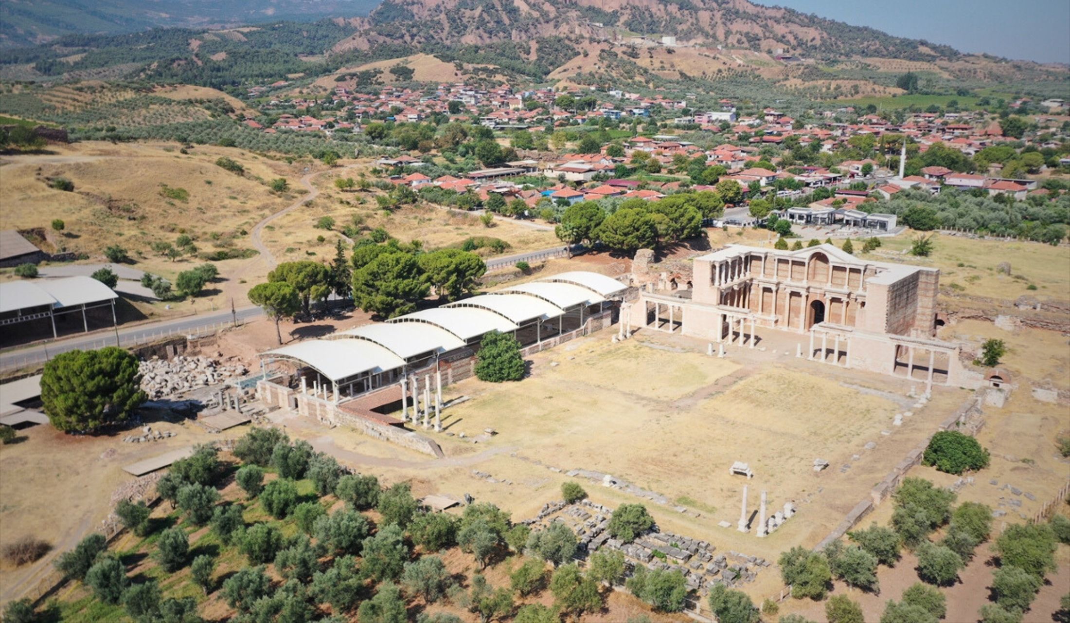 Sardes Antik Kenti'ndeki Anıtsal Sur, Arkeolojik Kazılarla Gün Yüzüne Çıkıyor