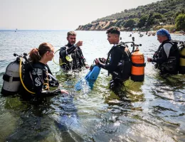 Hem Yeni Dalgıçlar Yetiştiriyor Hem de Marmara'nın Su Altı Canlılığını Keşfediyor