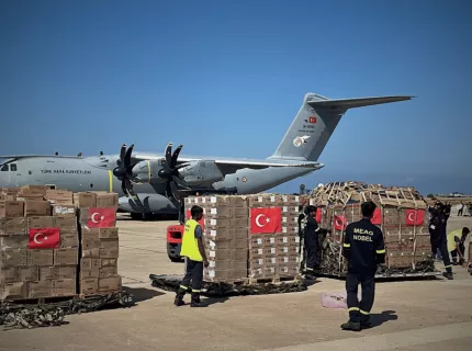 Türkiye'den Lübnan'a 30 Tonluk Tıbbi Yardım