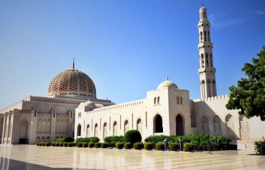 20 Bin Kişilik Kapasitesiyle Ortadoğu'nun En Büyük Camilerinden Biri Sultan Kabus Camii 