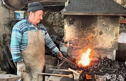 Dedesinin Vasiyetini Yerine Getirmek İçin 40 Yıldır Çekiç Sallıyor