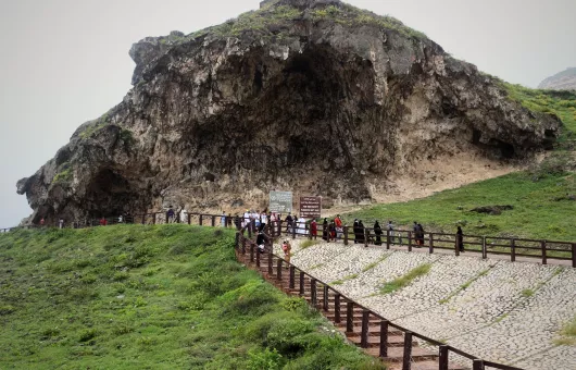 Mernif Mağarası Umman'ın Jeolojik Harikası ve Turistik Cazibe Merkezi