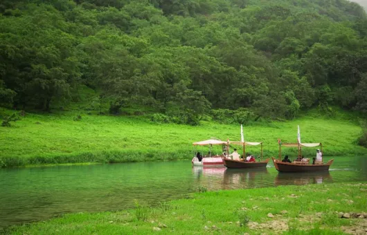 Umman'ın Zufar Kenti, Doğal ve Tarihi Zenginlikleriyle Turistleri Ağırlıyor